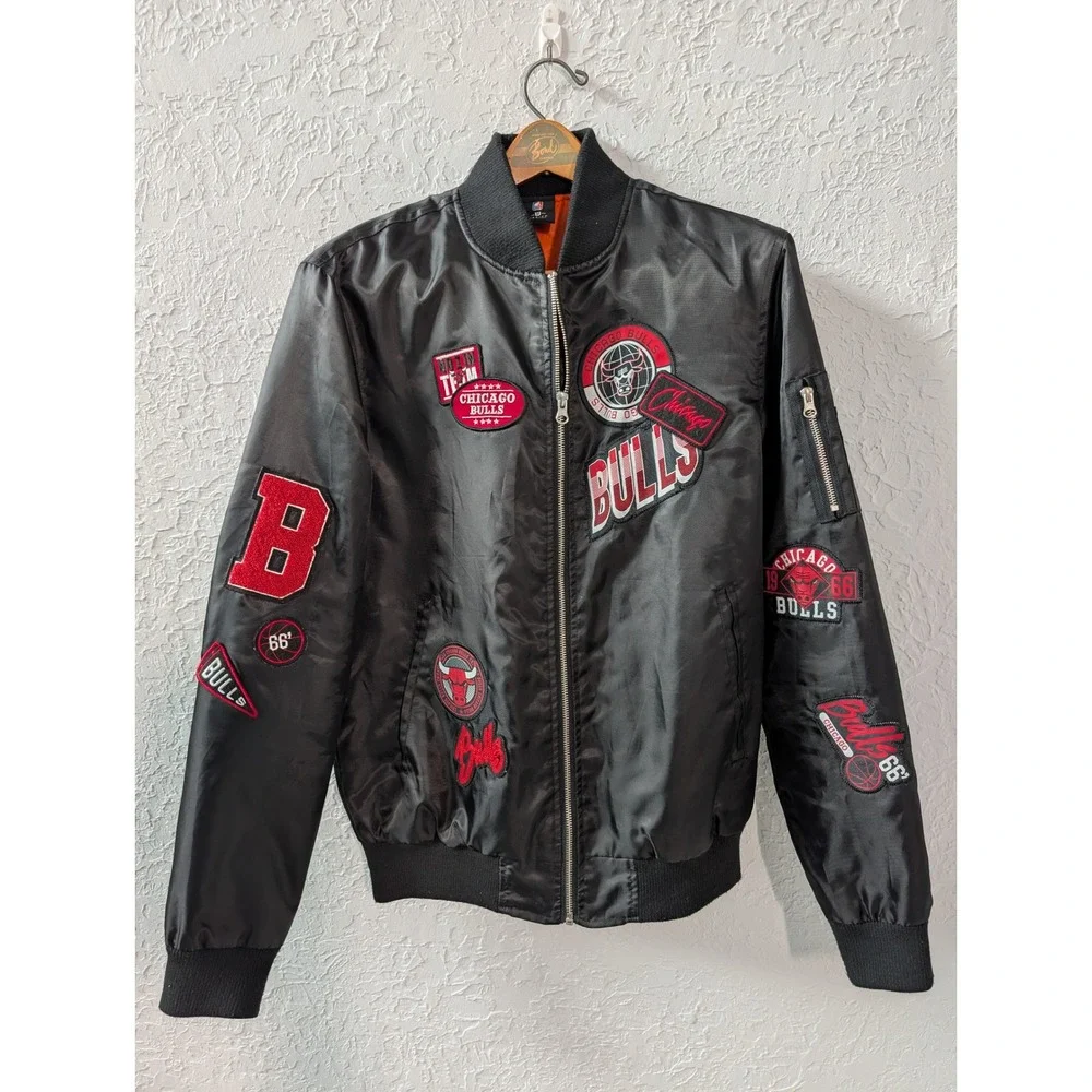 Y2K Style Chicago Bulls UNK NBA Satin Bomber Jacket Mens M Black Patch Full Zip